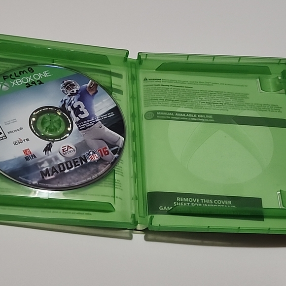 Madden NFL 16 for Xbox One - Green Case - Picture 3 of 3